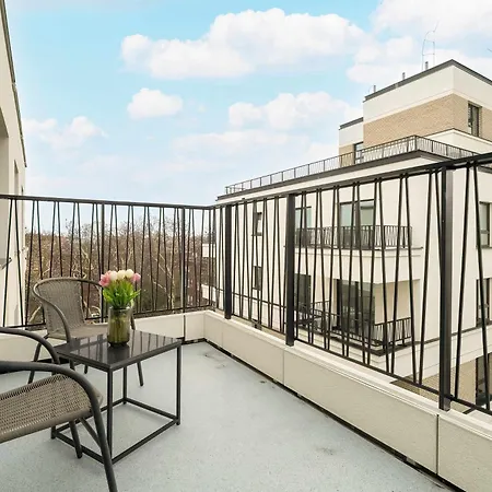 Nowoczesne Very Berry W Poznaniu Z Parkingiem By Renters Appartement