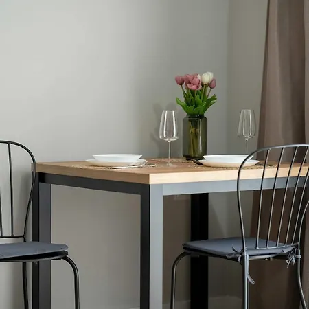 Nowoczesne Very Berry W Poznaniu Z Parkingiem By Renters Познань